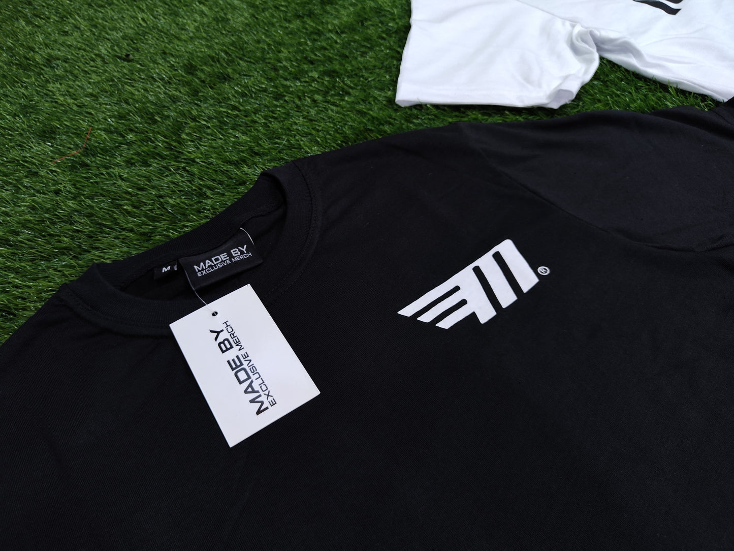 EXCLUSIVE MERCH SIGNATURE TSHIRTS